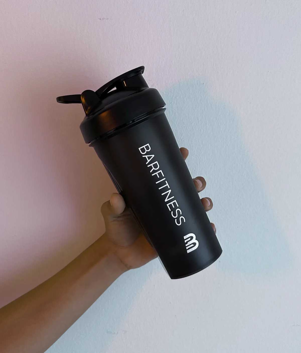 Sort Barfitness shaker til proteinshakes og hydrering.