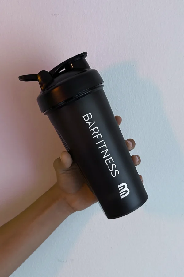 Sort Barfitness shaker til proteinshakes og hydrering.